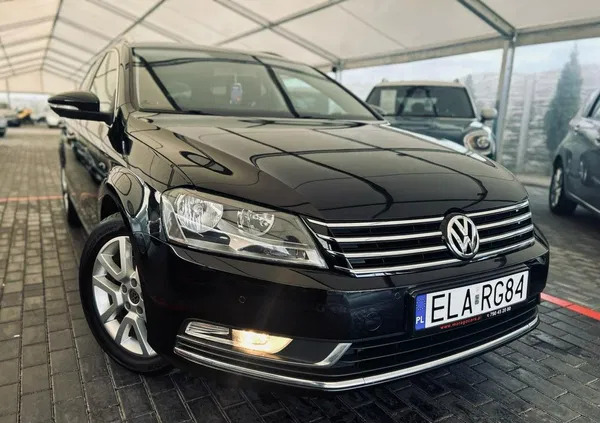 łódzkie Volkswagen Passat cena 29900 przebieg: 230000, rok produkcji 2012 z Bieruń